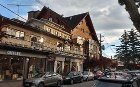 Apto com 3 quartos no centro de Gramado